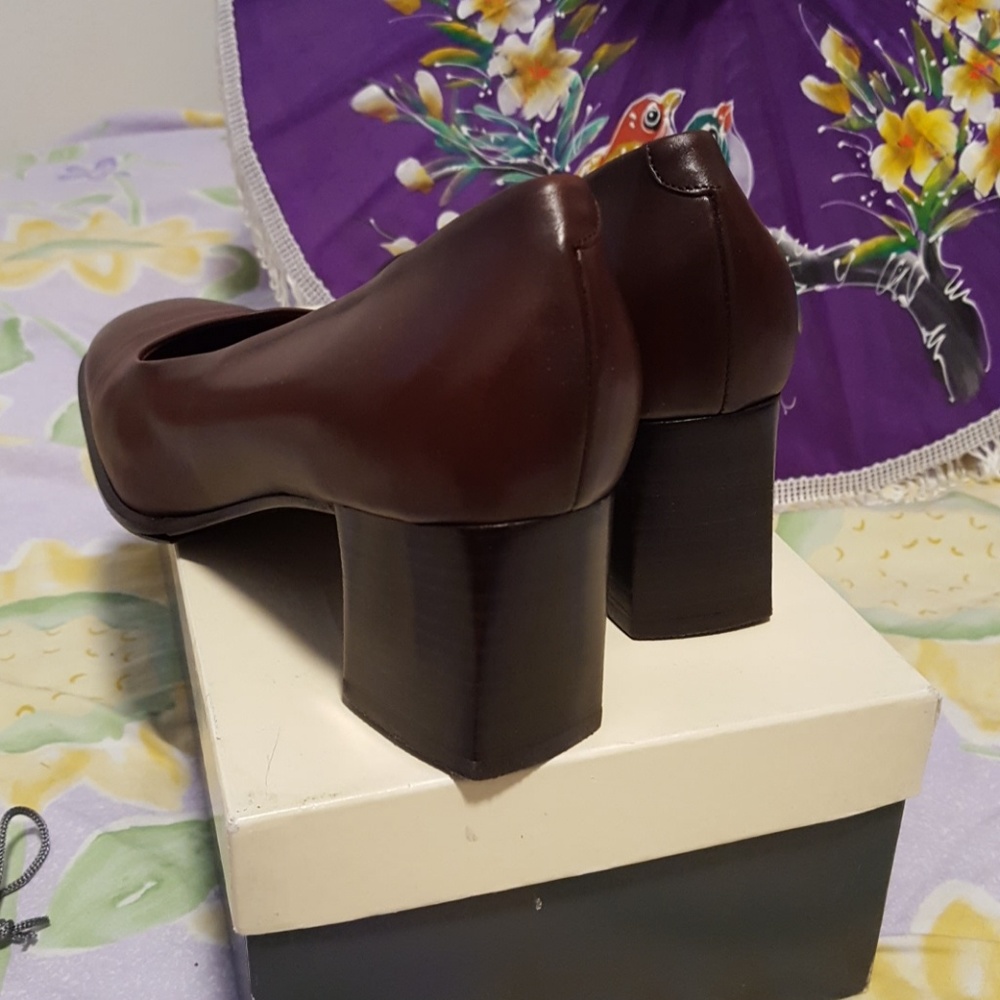 shoes - Picture 2 of 4
